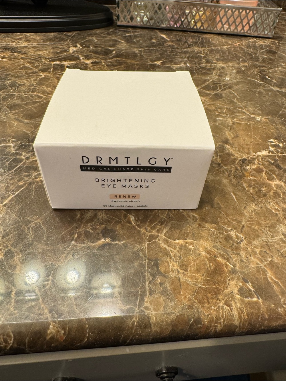 DRMTLGY Renew Brightening Eye Masks - White